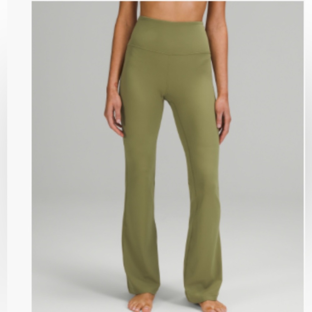 Lululemon 
GROOVE SUPER-HIGH-RISE FLARED PANT NULU size 12